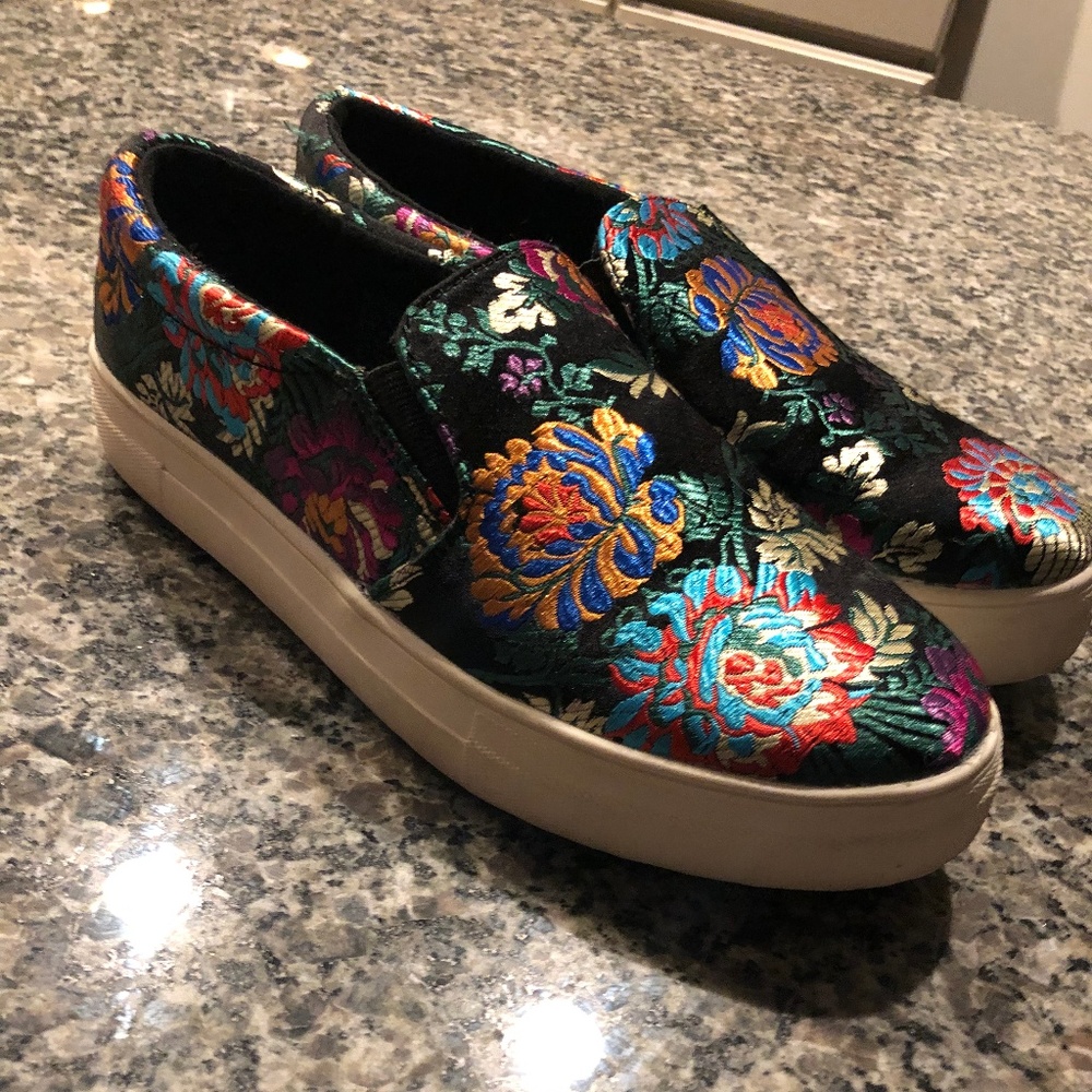 SHINY EMBROIDERED PLATFORMS